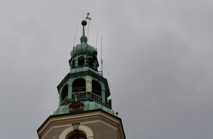 {Urząd Miasta Olsztyna wybrał firmę, która zajmie się zdjęciem najwyższej części ratuszowej wieży.}