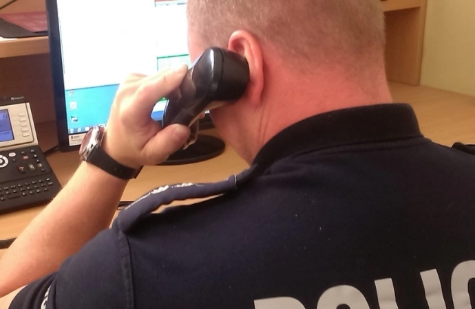 {Podczas interwencji w jednym z domów na terenie Działdowa policjanci zatrzymali 51-latka. Mężczyzna znęcał się fizycznie i psychicznie nad swoją żoną. Wczoraj Prokuratura Rejonowa w Działdowie zastosowała wobec podejrzanego policyjny dozór i zakaz zbliżania się do pokrzywdzonej.}